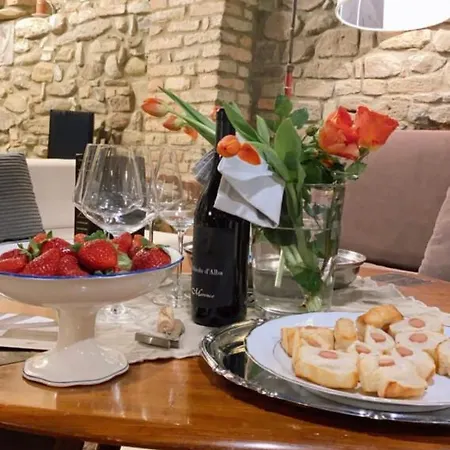 I Catari ...nel Cuore Di Monforte dʼAlba